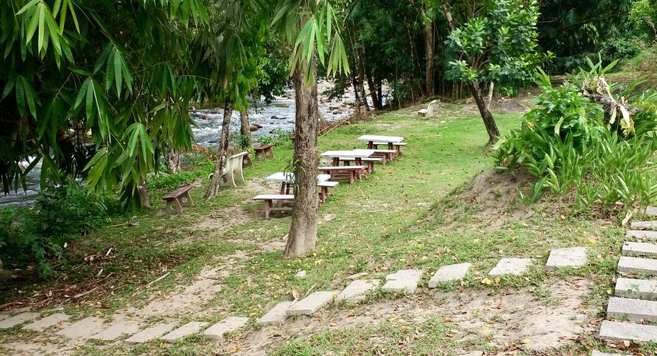 Ulu River Lodge  Gopeng  tuinen